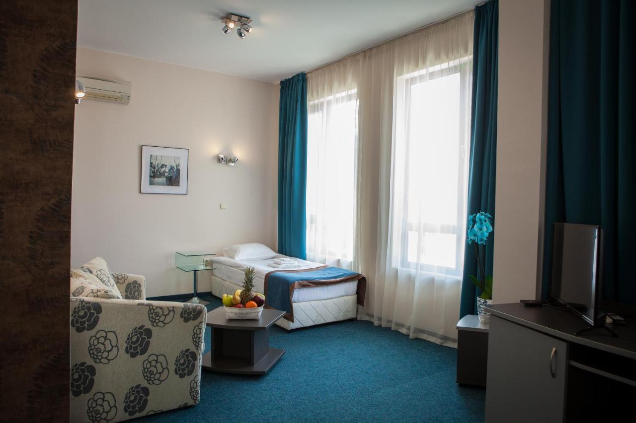 Family Hotel Opera Plaza- Former City Mark Hotel Варна Екстер'єр фото